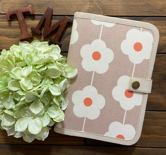 送料無料 ♪ 和風な 花柄♪ シンプルで使いやすい 母子手帳マルチケース 1枚目の画像