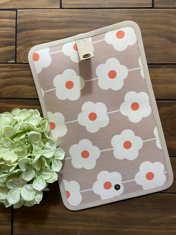 送料無料 ♪ 和風な 花柄♪ シンプルで使いやすい 母子手帳マルチケース 3枚目の画像