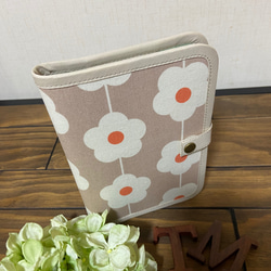 送料無料 ♪ 和風な 花柄♪ シンプルで使いやすい 母子手帳マルチケース 4枚目の画像