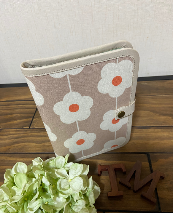 送料無料 ♪ 和風な 花柄♪ シンプルで使いやすい 母子手帳マルチケース 4枚目の画像