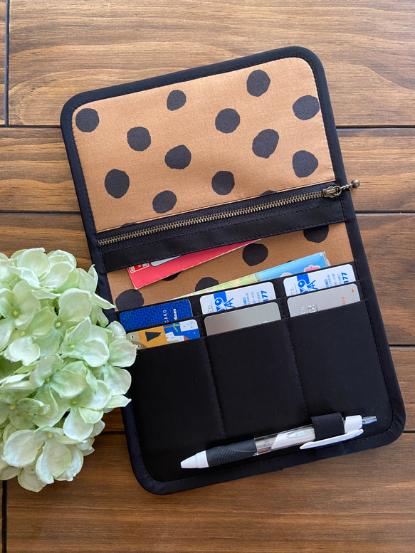 送料無料 ♪ 手描き調 ドット♪ オトナ可愛い 母子手帳マルチケース 2枚目の画像