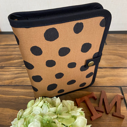 送料無料 ♪ 手描き調 ドット♪ オトナ可愛い 母子手帳マルチケース 4枚目の画像