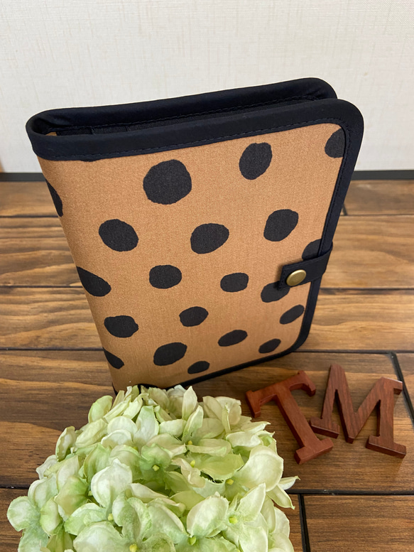 送料無料 ♪ 手描き調 ドット♪ オトナ可愛い 母子手帳マルチケース 4枚目の画像