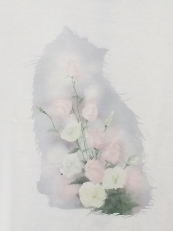 猫と綺麗なトルコキキョウのＴシャツ　グレー　サイズいろいろあります 2枚目の画像