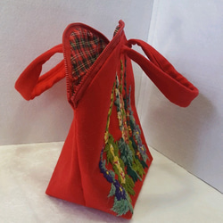 タチアオイの刺繍バッグ 3枚目の画像