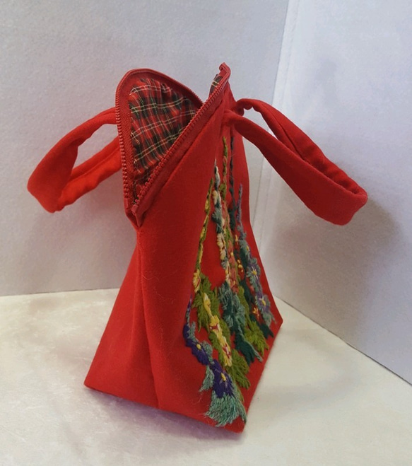 タチアオイの刺繍バッグ 3枚目の画像