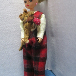人形の服　リスのサロペット 2枚目の画像