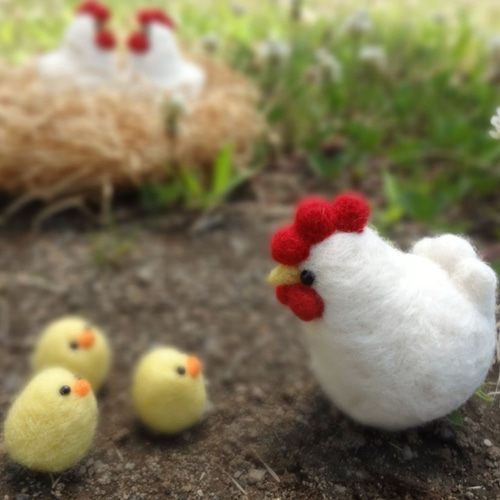 にわとりのこっこっのおきあがりこぼし 羊毛フェルト ほふもふ 通販