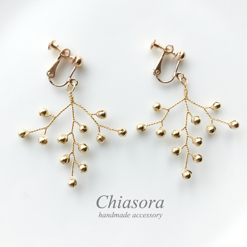 ゴールド かすみ草 ノンホールピアス  ハンドメイド シンプル 愛されかすみ草のイヤリングorピアス(ゴールドタイプ) イヤリング