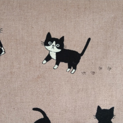 ●ファスナーポケット付きバッグインバッグ  モカ地に黒猫柄 8枚目の画像