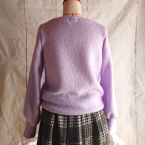 ふんわり軽い ナッピング加工ウール混表面起毛ニット(ラベンダーカラー  