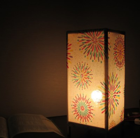 夜空に彩る大輪の花「花火」安らぎの輝き・癒しライト・3号・7-53 2枚目の画像