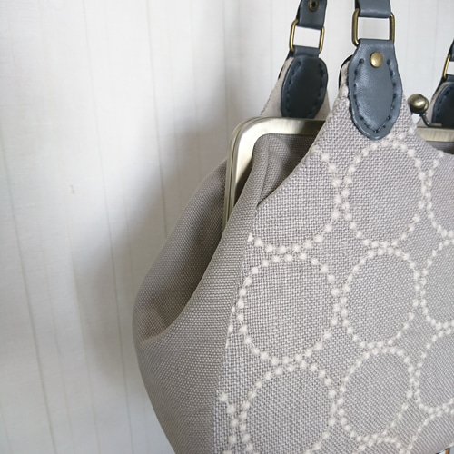 ミナペルホネン あおりがま口バッグ タンバリン gray その他バッグ