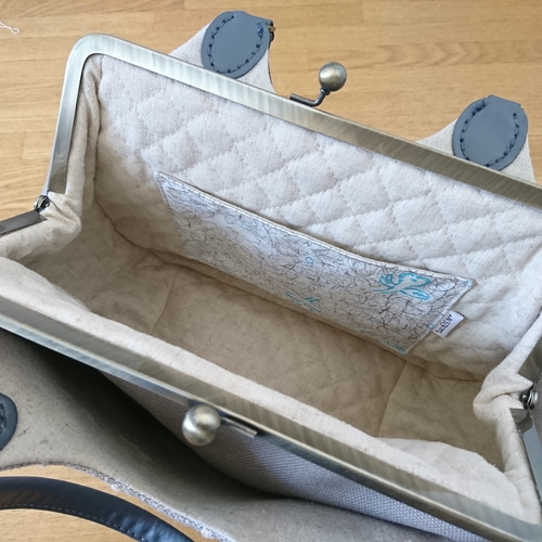 ミナペルホネン タンバリン がま口バッグ ショルダー付き　斜めがけ あおりがま口 ミナペルホネン あおりがま口バッグ タンバリン gray その他バッグ