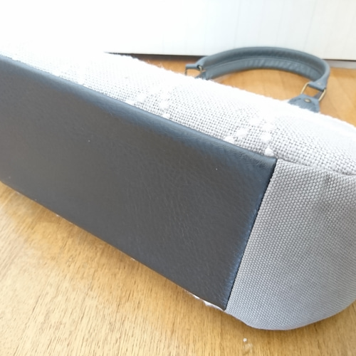 ミナペルホネン あおりがま口バッグ タンバリン gray その他バッグ