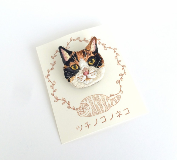 三毛猫さん (刺繍ブローチ) 2枚目の画像