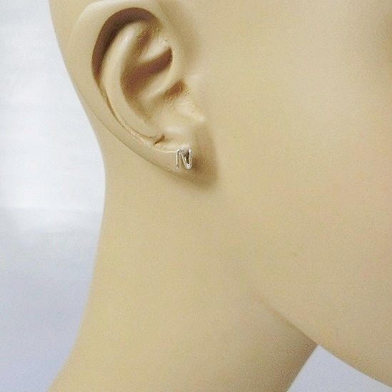 ひとつぶイニシャルと誕生石のスタッドピアス[シルバー925]