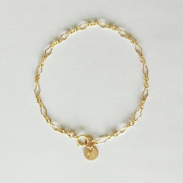 ウェーブデザインチェーンブレスレット(2ケタ数字プレート付き)