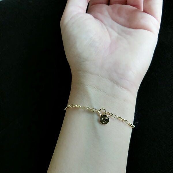 ウェーブデザインチェーンブレスレット(2ケタ数字プレート付き)