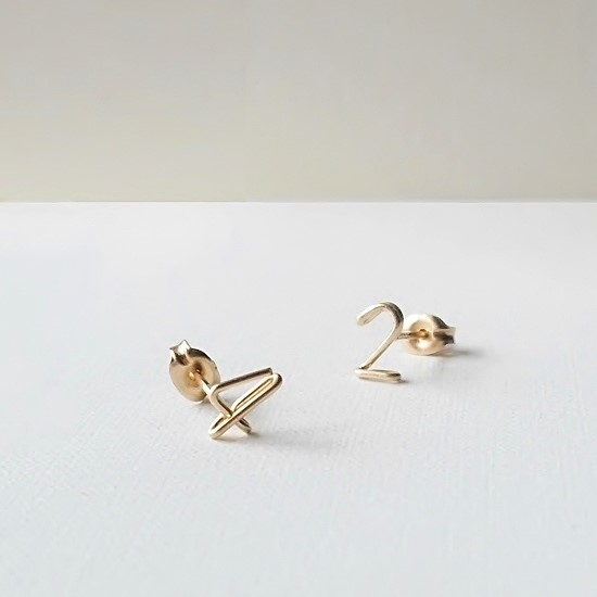 ひとつぶ数字(ナンバー)スタッドピアス(片耳)