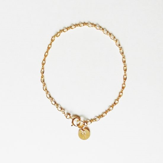 レースデザインチェーンブレスレット(イニシャルプレート付き)