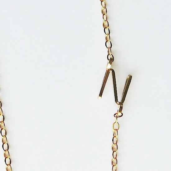 イニシャルサイドネックレス