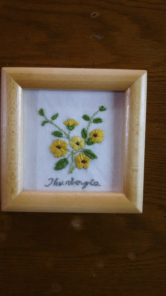 お花の刺繍 1枚目の画像