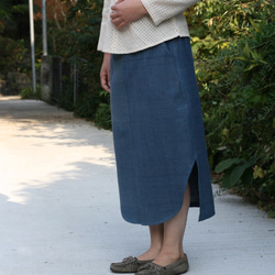 裾がカーブになったインディゴ・スカート 1枚目の画像