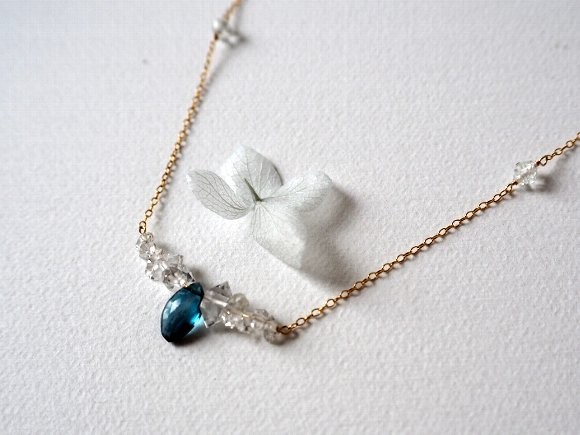 ロンドンブルートパーズのマーキスネックレス