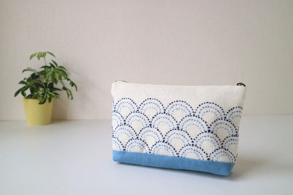 PUCCI レザー ポーチ 波模様 PUCCI レザー ポーチ 波模様