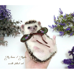 羊毛フェルト人形  『 ハリネズミ  ( hedgehog  ) / 手のひらサイズ ② 』 3枚目の画像