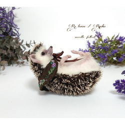 羊毛フェルト人形  『 ハリネズミ  ( hedgehog  ) / 手のひらサイズ ② 』 4枚目の画像