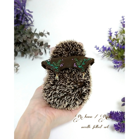 羊毛フェルト人形  『 ハリネズミ  ( hedgehog  ) / 手のひらサイズ ② 』 6枚目の画像