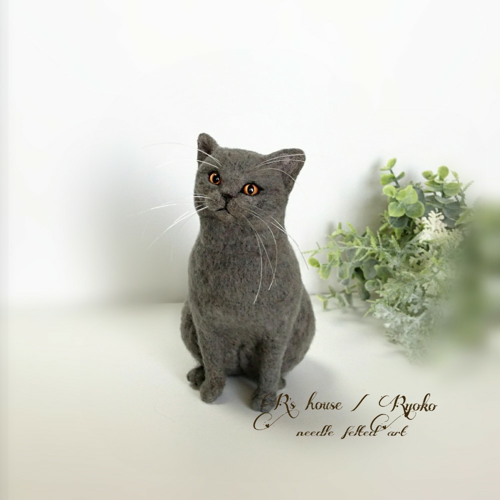 羊毛フェルトのグレーのブリティッシュショートヘアー猫を作り