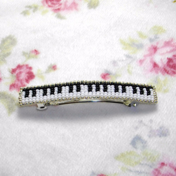 ♪ピアノ鍵盤バレッタ♪8cm ボヘミアンビーズ版 1枚目の画像