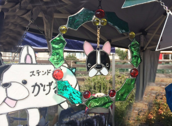 【受注販売】わんこステンドグラスのクリスマスリース（犬（フレンチブルドッグ）） 2枚目の画像