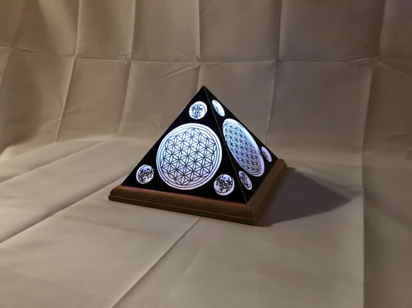 極楽ピラミッド紙ランプNo.2（丸窓ブラック） 4枚目の画像