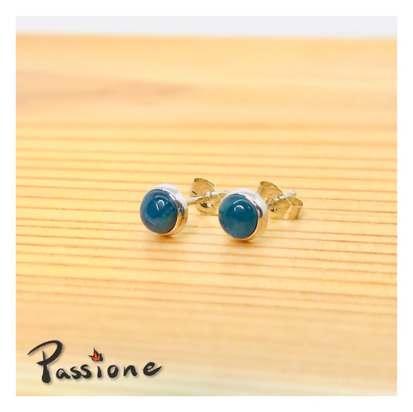 一つ石のシンプルピアス/シルバー/アパタイト/ワンポイント/silver/apatite/pierce/6mm 3枚目の画像