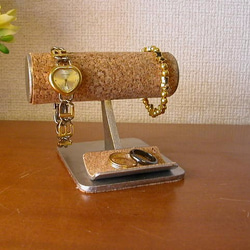 バレンタインデー　小さな小物入れ付き丸パイプ腕時計スタンド　ak-design 1枚目の画像