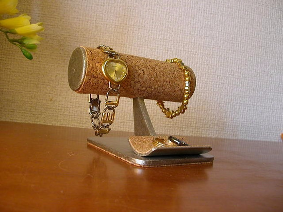バレンタインデー　小さな小物入れ付き丸パイプ腕時計スタンド　ak-design 2枚目の画像