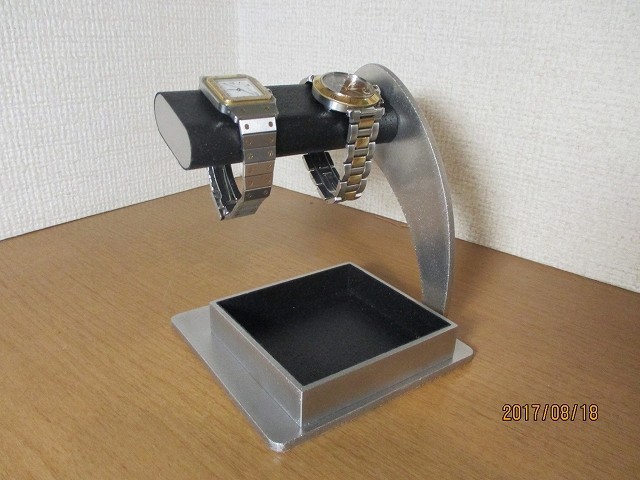だ円パイプの角度を変更できるブラック腕時計スタンド 16,790円