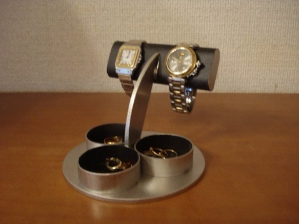 腕時計スタンド　　三つの丸い小物入れ付き腕時計スタンド 1枚目の画像