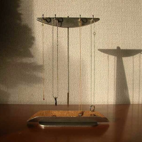 4本掛けネックレススタンドトレイ付き その他インテリア雑貨 AK