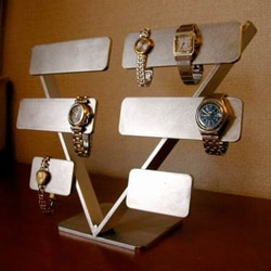 腕時計スタンド　10本掛けV支柱腕時計スタンド　サテン仕上げ 3枚目の画像