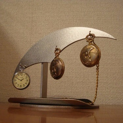 　クリスマスに　ブラックロングトレイ3本掛け懐中時計スタンド　ＡＫデザイン 2枚目の画像