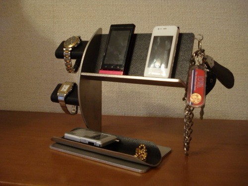 クリスマスです　ブラック腕時計2本・キー・携帯電話スタンド 《タバコ、ライター、メガネなども置ける大きな小物トレイ付き》