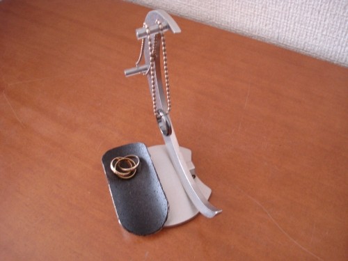 成人のお祝いのネックレスとともにネックレススタンドを！　三日月支柱　トレイ付き　121125