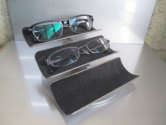 新作　トリプル眼鏡スタンド　190315