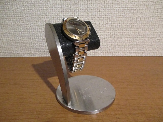 刻印　一生の記念に　ブラック腕時計スタンド　『お誕生日　おめでとう』バージョン