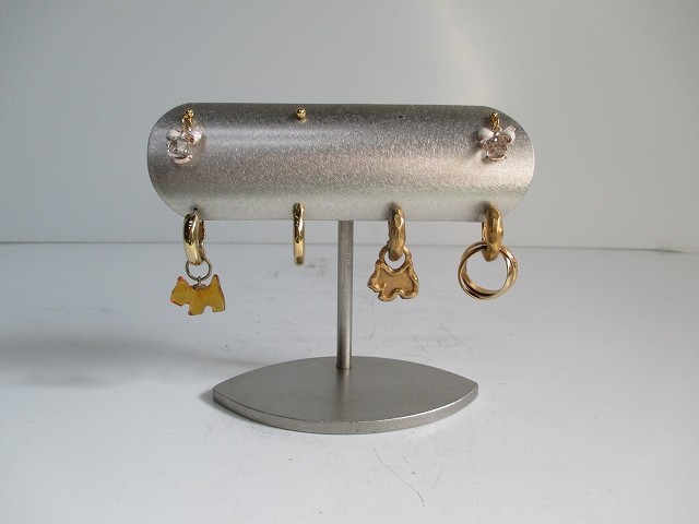 かわいい、機能的ピアス、イヤリングディスプレイスタンド　４セット（８穴）　受注生産